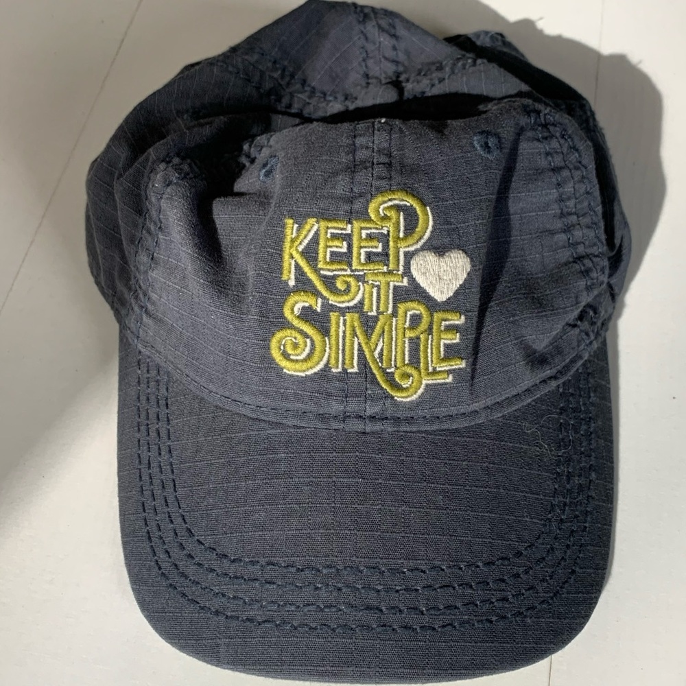 NWOT never worn. Life is Good cap. 100% cotton.